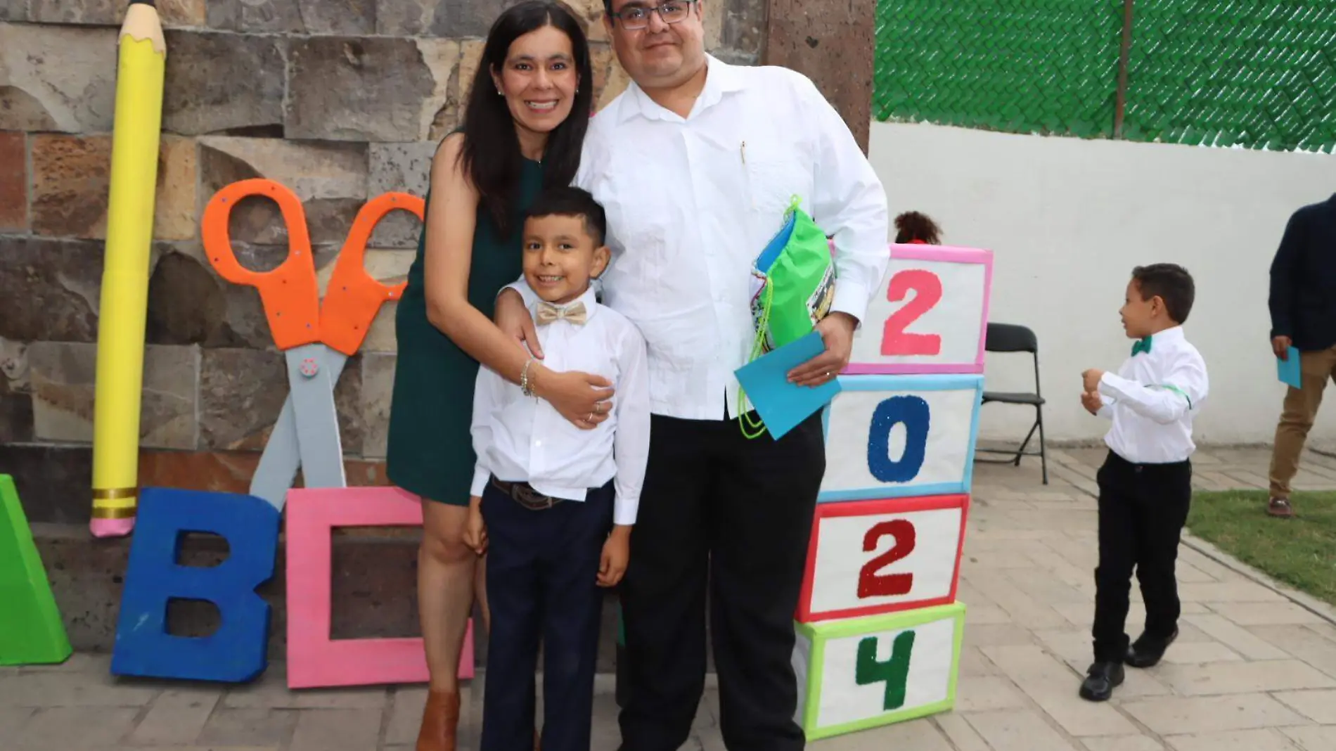 FOTO PRINCIPAL SJR Con su mama Lupita Pajaro y su tio Francisco Pajaro